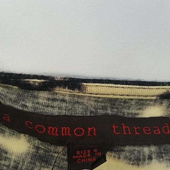 A common thread top - Picture 4 of 4